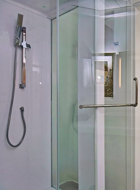 Private bathroom complex